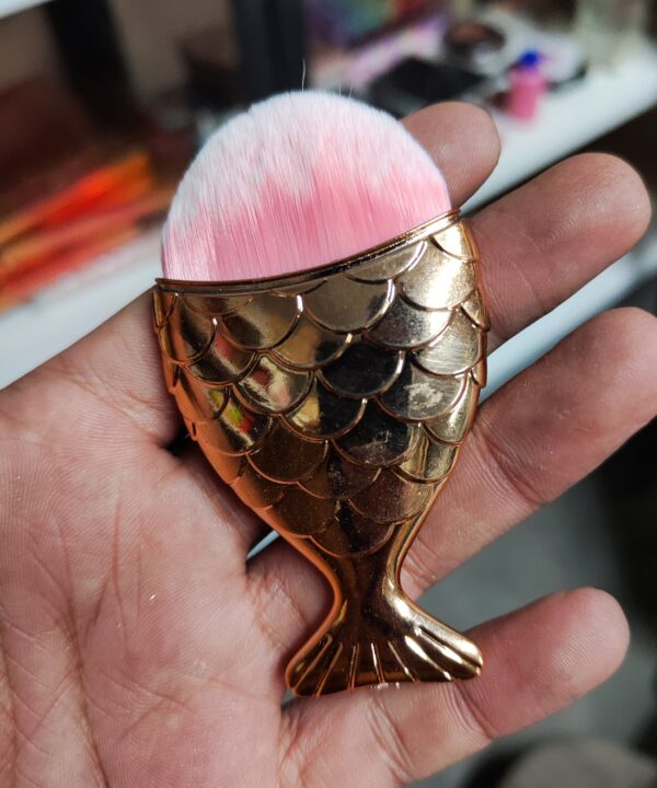 Mermaid Foundation Brush